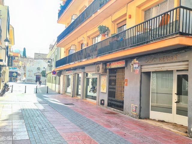 Bajo comercial en alquiler de 96 m2 situado muy cercano a la Plaza del Pueblo de Paterna