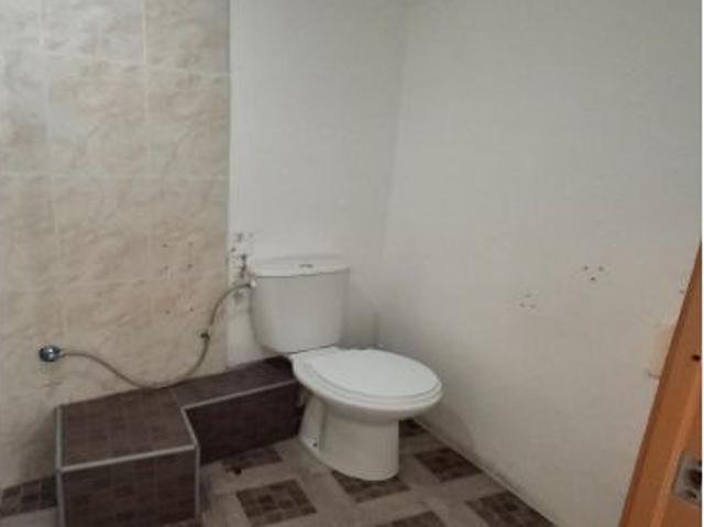 Bajo comercial en alquiler de 96 m2 situado muy cercano a la Plaza del Pueblo de Paterna