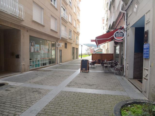 BAJO COMERCIAL EN BOIRO CENTRO