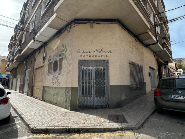 Bajo comercial en esquina en venta — 60 m2
