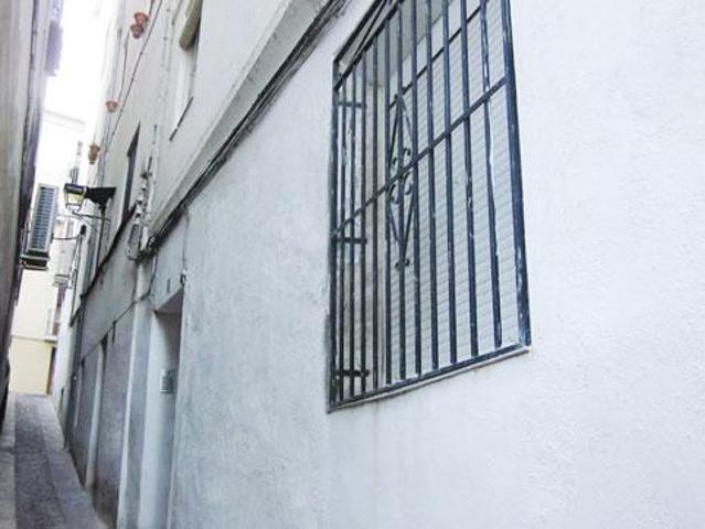 Bajo con 2 dormitorios y 1 baño