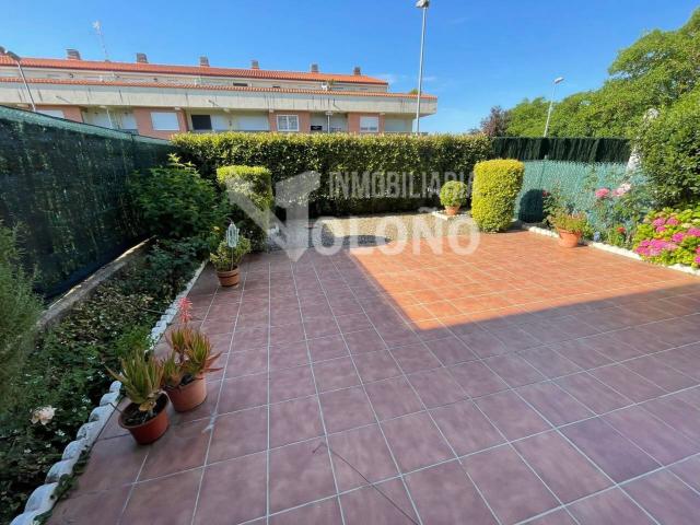 Bajo con terraza y jardín privado