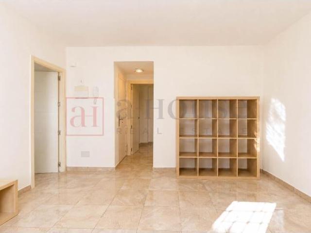 BAJO CON AMPLIO PATIO LISTO PARA ENTRAR A VIVIR EN SAN ISIDRO