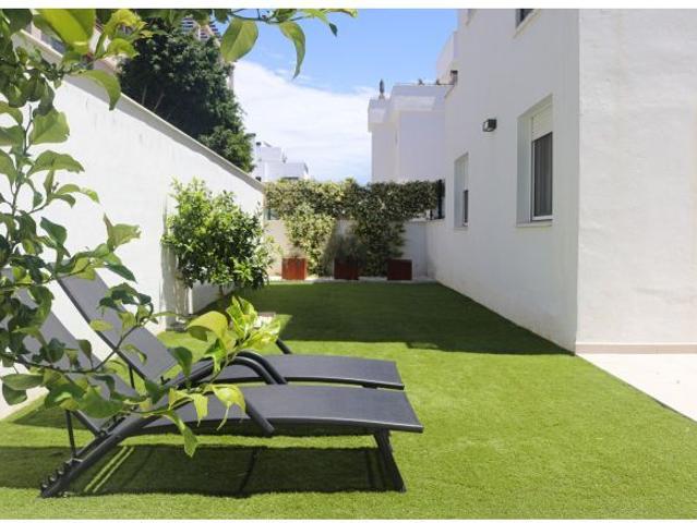 Bajo con Jardín Privado de 100 m2 en Mijas | Urbanización Nueva con Piscina en Lagarejo, Costa del S