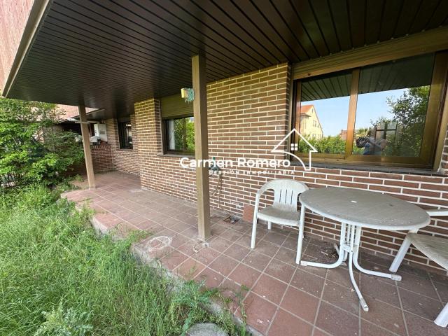 BAJO CON JARDIN Y GARAJE CERRADO EN URB. LAS CANTERAS