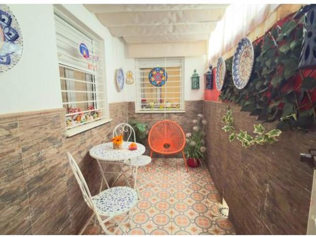 BAJO CON PATIO PRIVADO EN PLENO BARRIO DE FERIA