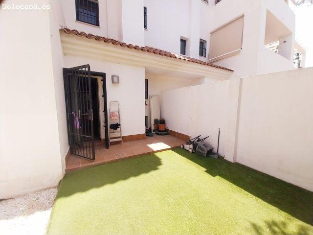 Bajo de esquina con 120m2 de jardín privado, garaje y trastero cerca de los campos de golf y a 8 kil