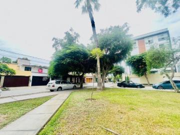 BAJO DE PRECIO CASA FRENTE A PARQUE 300 m2 PARAMETROS 5 PISOS