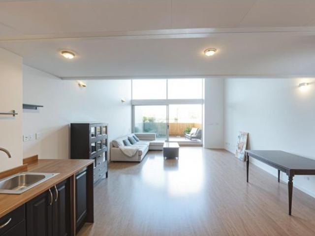 BAJO EN VENTA CON TERRAZA Y GARAJE