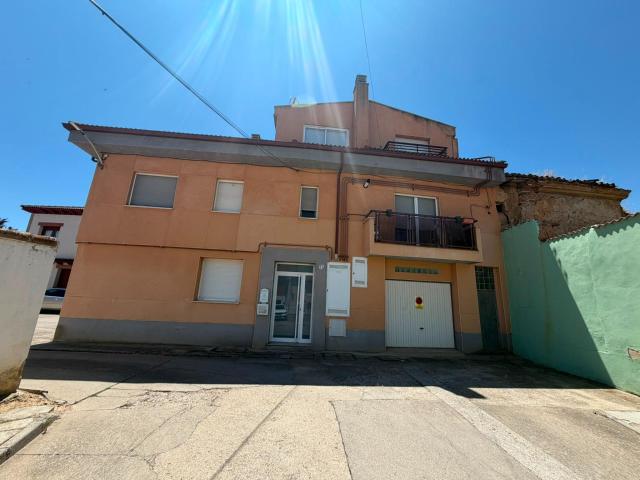 BAJO EN VENTA EN FUENSALDAÑA