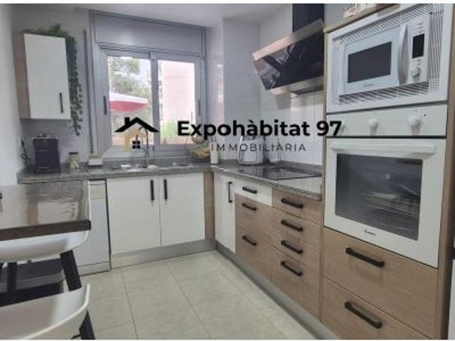 ¡BAJO ESPECTACULAR CON GRAN TERRAZA 90 m2. CON PARKING Y PISCINA EN ZONA BARENYS!
