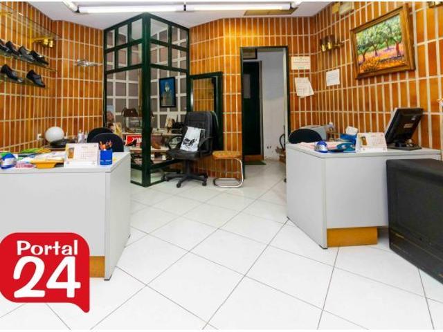BAJO VIVIENDA TRANSFORMADO EN LOCAL EN VENTA EN LA CALLE VIRGEN DE LA SOLEDAD