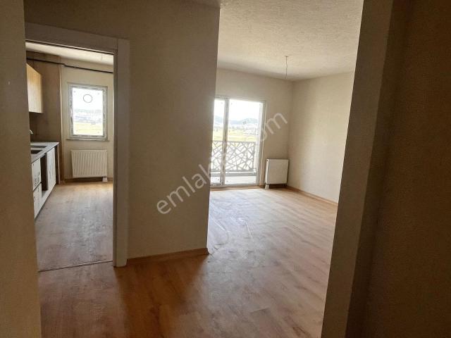 Bakyapı Prestij Yeni Hayat Sitesi Satılık Ara Kat 3+1 Köşe Daire
