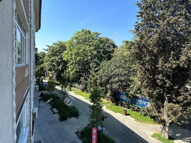 Bakırköy Kartaltepe De 2.kat 2+1 100m2 Marmaraya Meydan Yakın