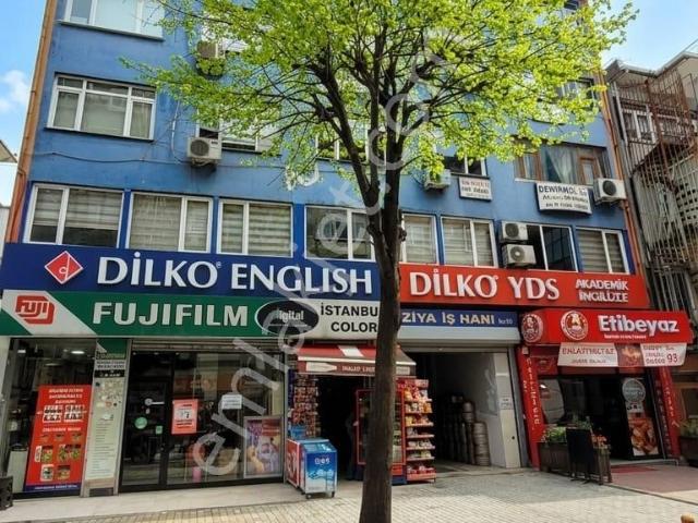 Bakırköy Meydanda Ziya İş Merkezinde Boş Köşe Konum Satılık Ofis