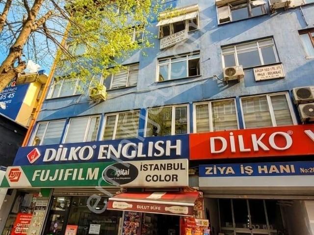Bakırköy Meydanda Çok Merkezi Çift Cepheli 40m2 Boş Satılık Ofis