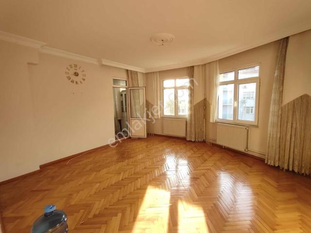 Bakırköy Osmaniye'nin En Güzel Yerinde 4.kat 3+1 110m2 Otopaklı