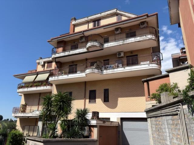 BALTEA700 – Trilocale ottimo stato con terrazzo