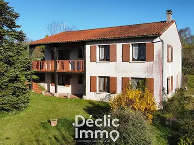 Balzac 16430 Achat / Vente maison 5 pièces t5 au dernier étage