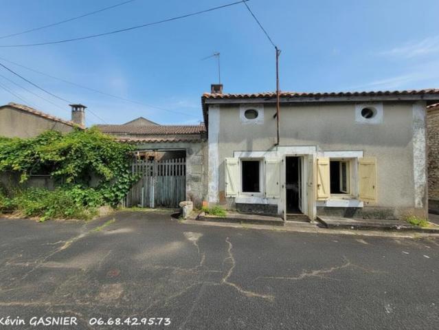 BALZAC 16430: Maison à rénover de 51m2 + dépendances