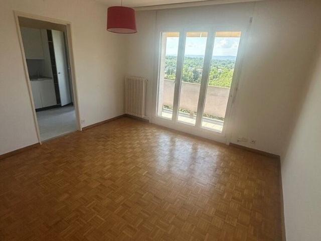 Bal apartment close to amenities and with lake view