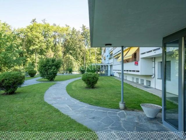 Bal appartement proche des commodités et avec vue sur le lac