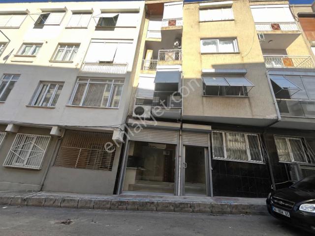 Balçova ' Da Yatırım Potansiyeli Olan Fırsat Satılık Dükkan