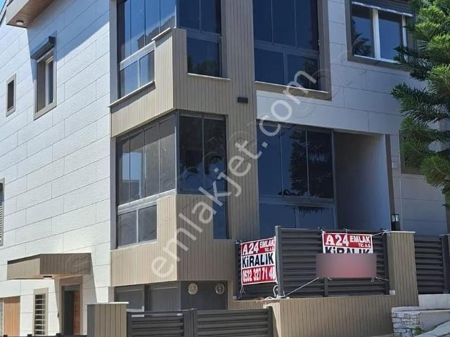 Balçovada Kiralık Villa Müstakil Termal Müştemilat Deniz Otopark