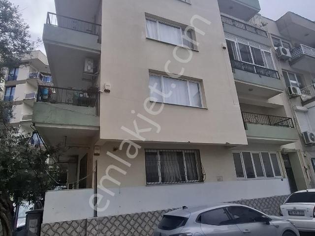 Balçovada Metro Yakını D.gazlı Arakat 143 M.kare Satılık 3+1 Daire