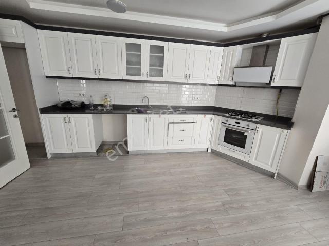 Balçovada Metro Yakını D.gazlı Eşyalı Kiralık 3+1 Daire