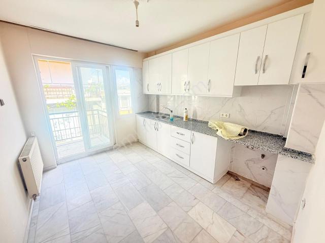 Balçovada Merkezi Konumda 3+1 Kiralık Daire