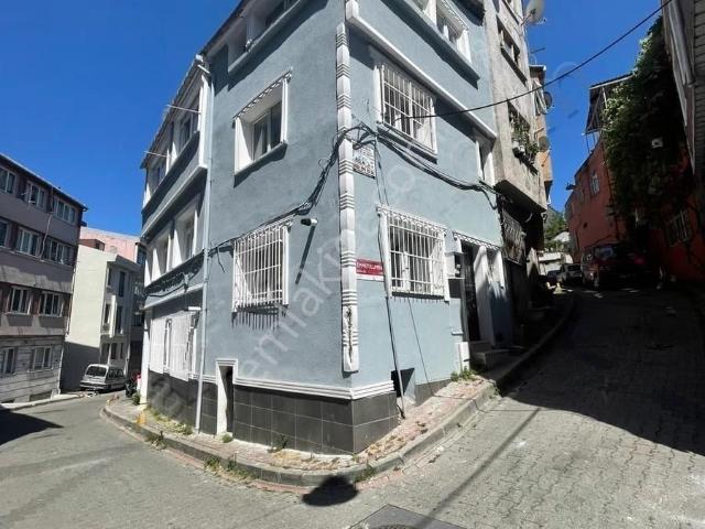 Balat Merdivenli Yokuş'ta Kiralık Müstakil Ev Yeni Tadilatlı