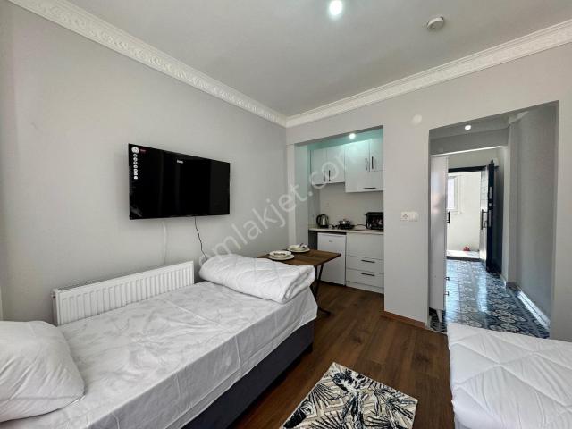 Balatta Vodina Caddesine Komşu Kiralık Eşyalı Daire
