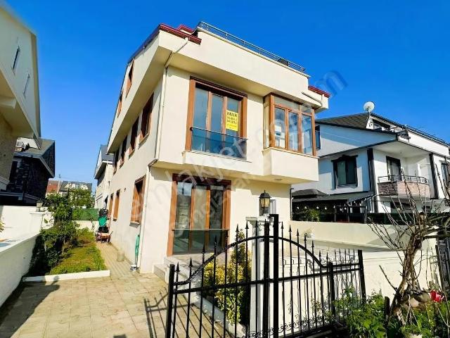 Balcıoğlundan Kocaali Yalıda Kiralık 3+1 Lüx Triplex Villa
