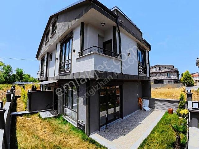 Balcıoğlundan Satılk Denize Yakn Eşyalı Bahçli Lüx Triblex Villa