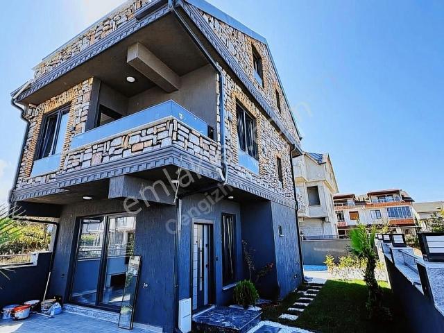 Balcıoğlundan Satılık Merkez Plajda Müstakl Havuzlu Geniş Trible