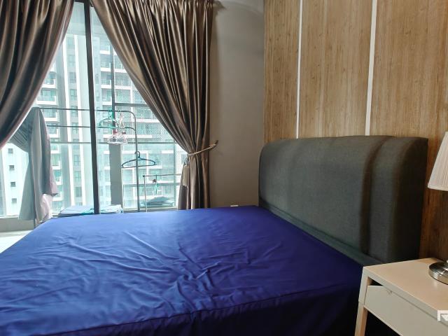 Balcony Middle Room Female Unit @ Old Klang Road Car Park available
