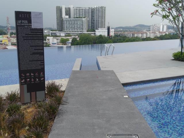 Balcony air cond Middle Room at Astetica Residences, Seri Kembangan, walking distance to KTM & the Mines Mall, 5 min to