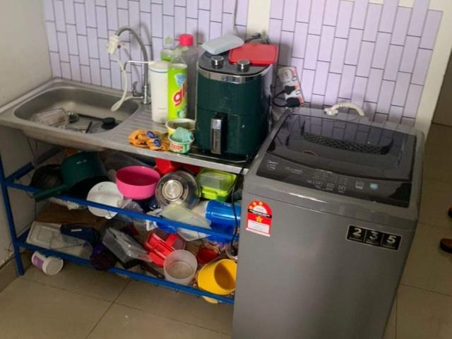 Balcony big Twin Room girl at menara u2, shah alam, 3 min walking distance to msu & aeon shah alam