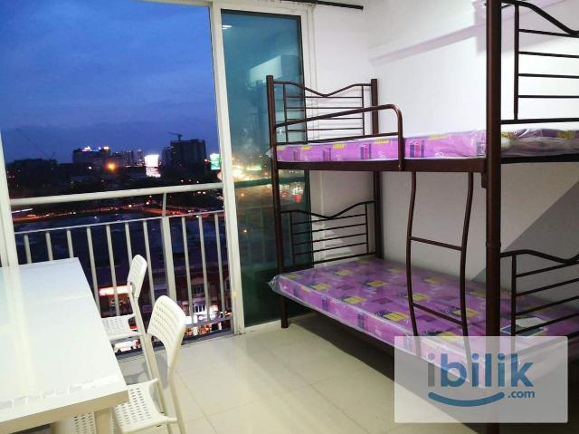 Balcony big Twin Room girl at Menara U2, Shah Alam, 3 min WALKING DISTANCE TO MSU & AEON SHAH ALAM