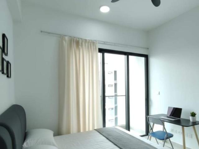 BALCONY ROOM