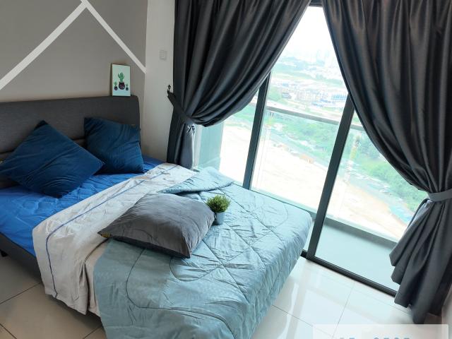 Balcony Room @ D Seven Residence