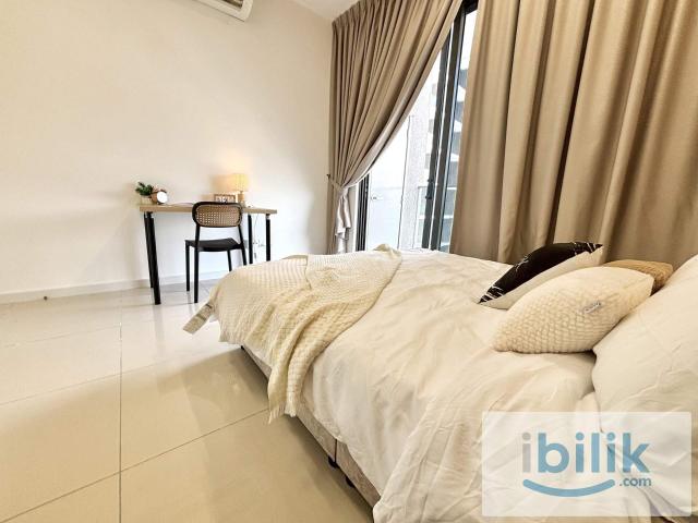 Balcony room for mix gender house in trinity wellnessa ampang near to melawati & tar umt!