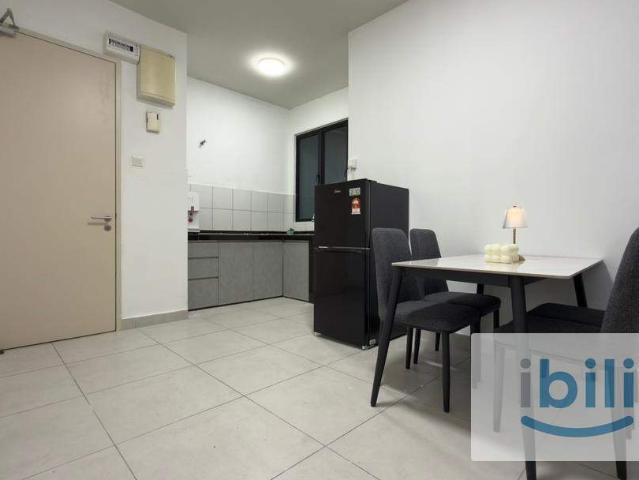 Balcony Room Female Unit @ Majestic Maxim MRT Connaught