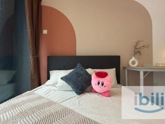 Balcony Room Female Unit @ Majestic Maxim MRT Connaught