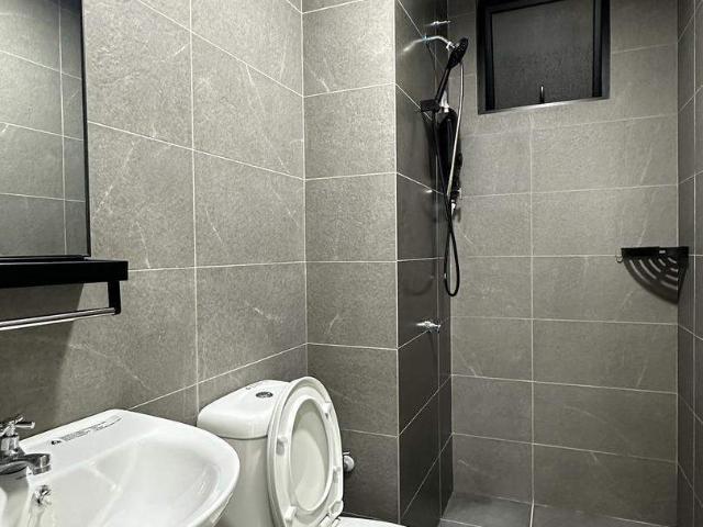 Balcony Room @ Majestic Maxim MRT Connaught