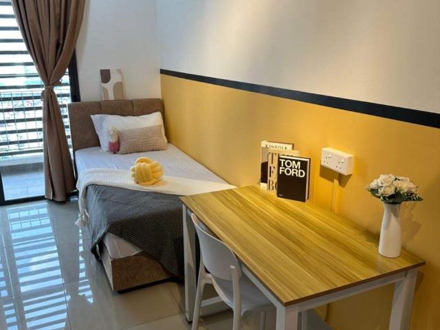 Balcony room perfect for one person in Selayang