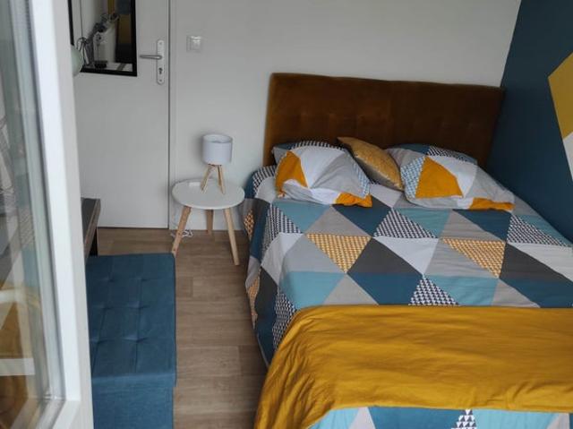 balcon privatif Cergy université femme