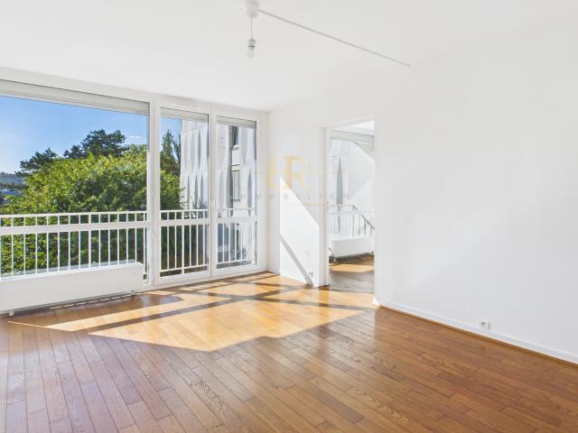 BALCON / RÉNOVÉ / RER A & LIGNE L / LUMINEUX / JARDIN