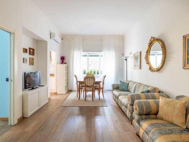 Balduina Home with Garden Cribmed